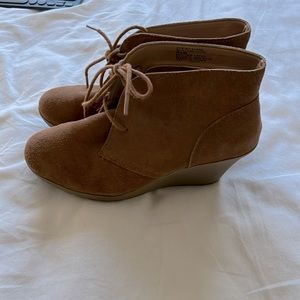 White Mountain suede wedges